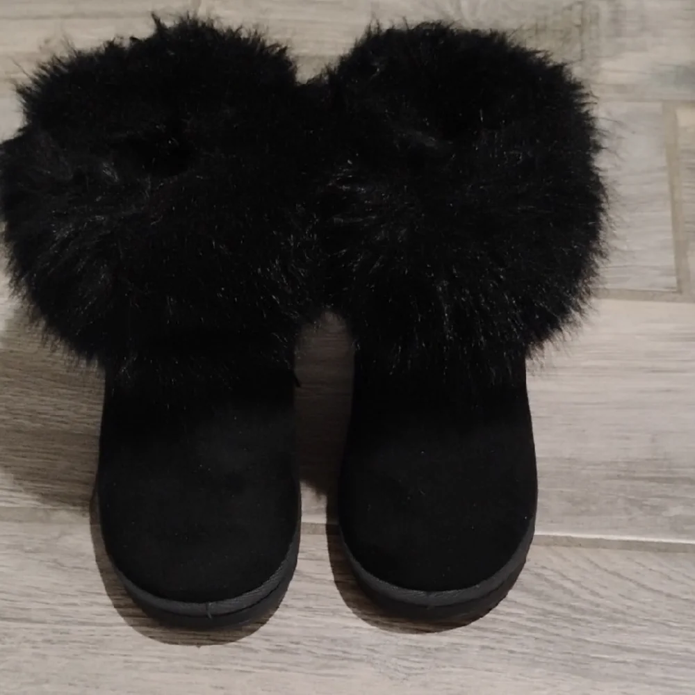Cozy Black Fur-Trimmed Boots Size 12 ToddlerGirls